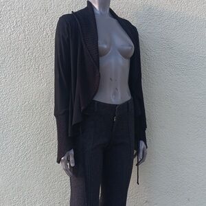 NICOWA (ITALY) LADIES VINTAGE BLACK LUXURY KNITTED SWEATER W/ RUFFLED ACCENTS